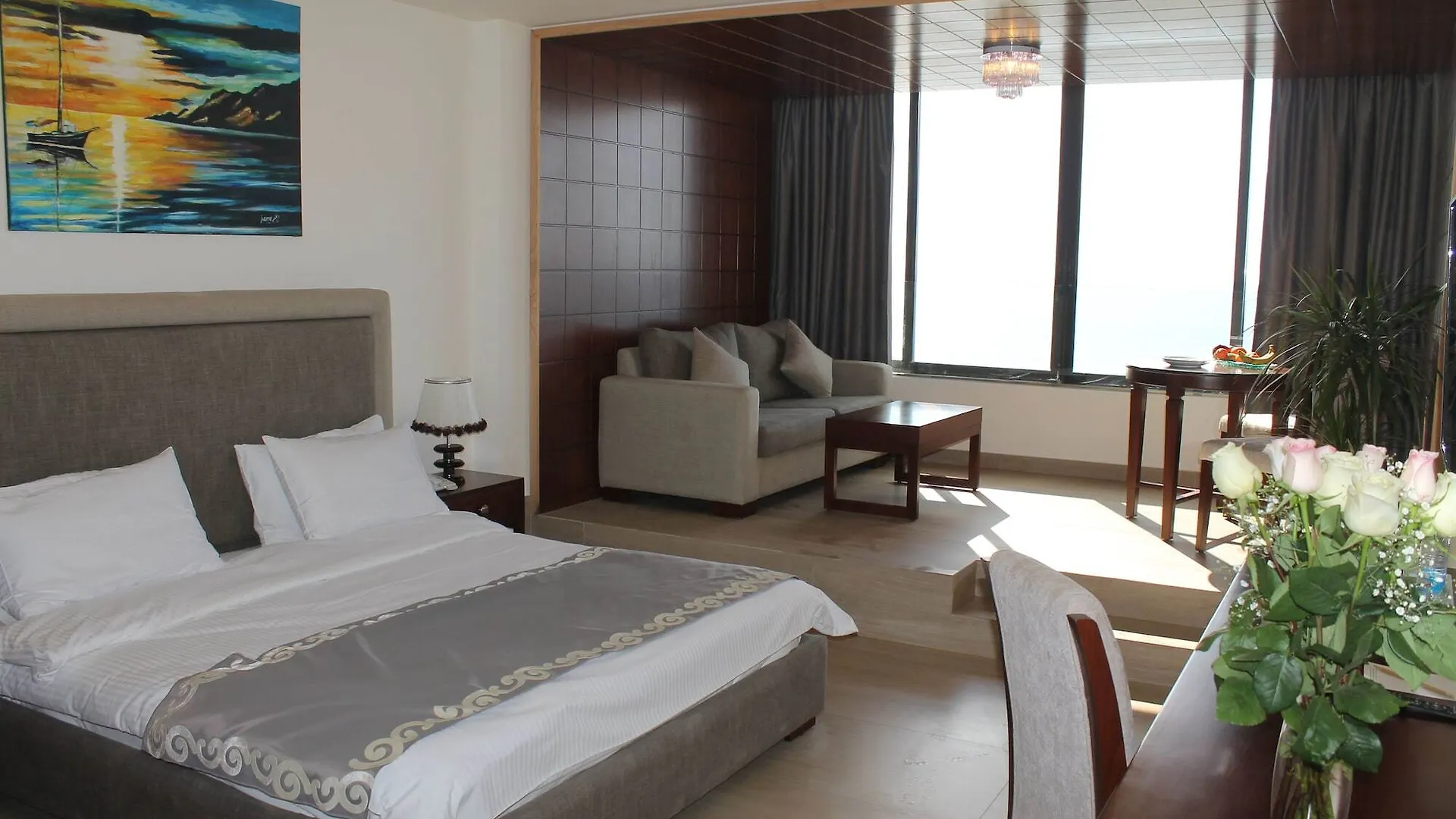 Raouche Rock Suites Beirut 3*,  Líbano