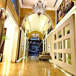 4* Hotel Queens