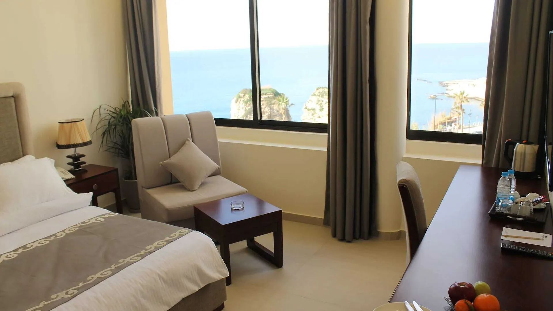 ביירות Raouche Rock Suites לבנון